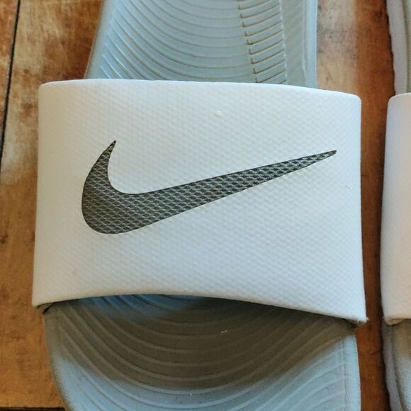 Nike Slides White Gray Sandals Size 7 Summer Vacation Beach Unisex - Picture 2 of 8
